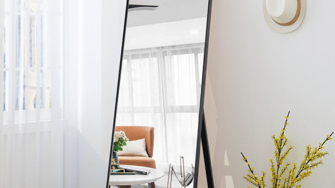 Glamouröses Design mit goldenen Schalenlampen