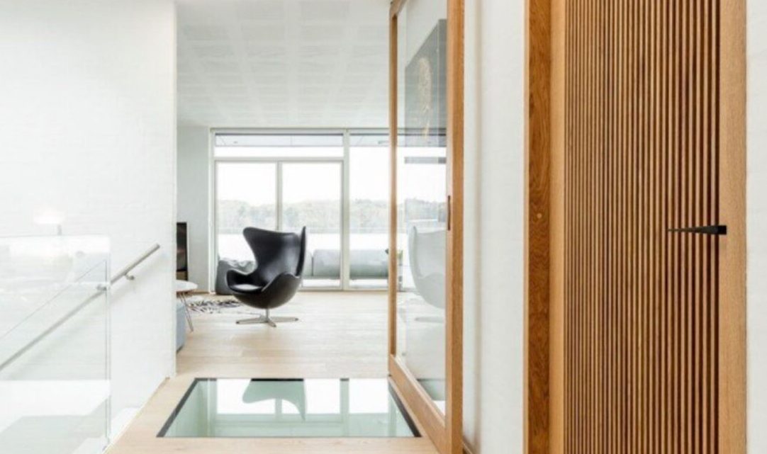 Moderne abgehängte Decke für zeitgemäße Raumgestaltung.