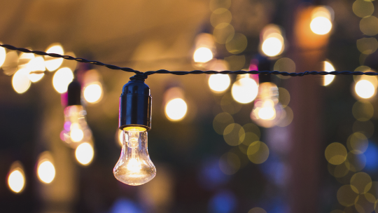 Bunte Glaslaternen: Wie Farbe und Licht unsere Stimmung beeinflussen