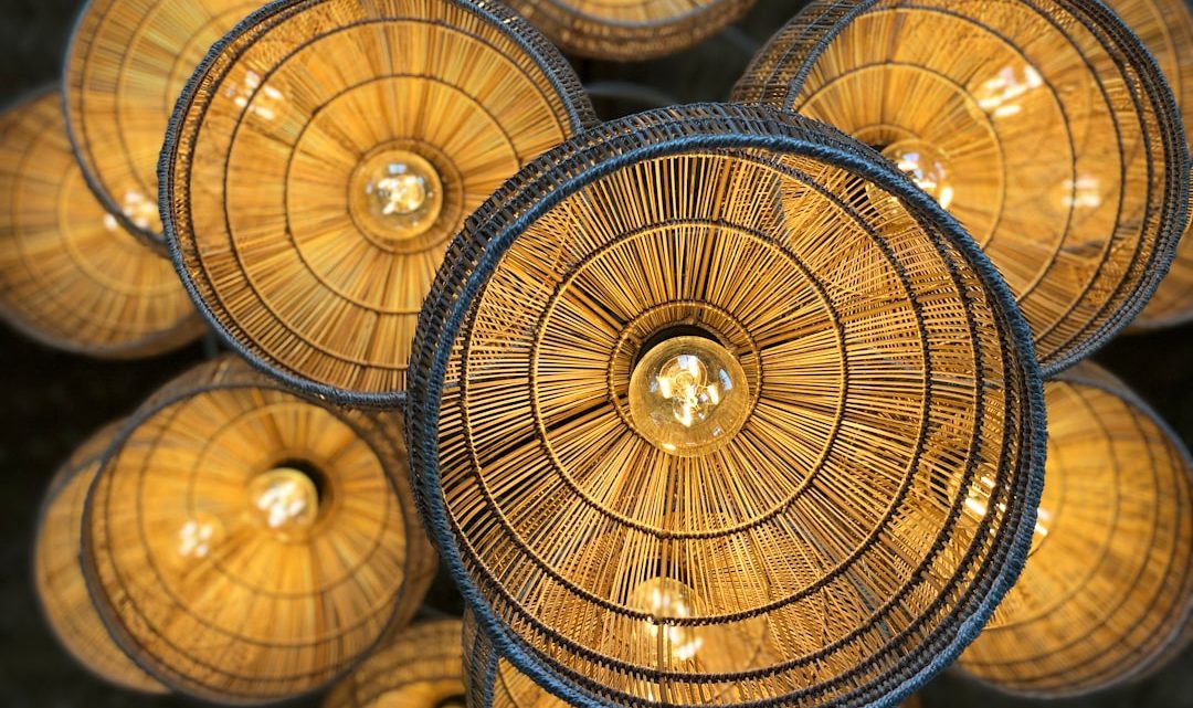 Rattan Pendelleuchte für gemütliche Küstenecke